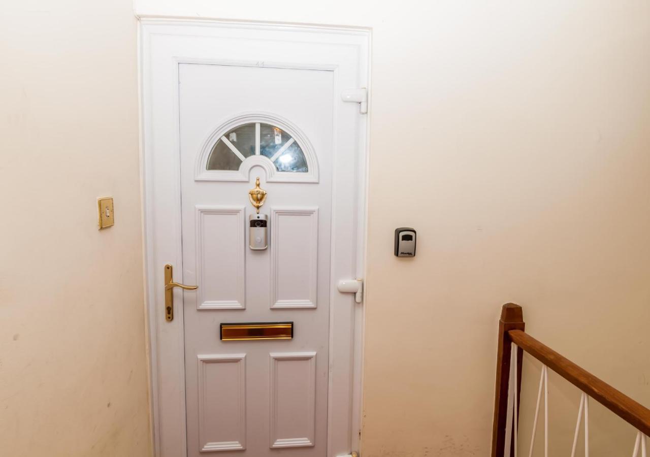 2 Bed Apartment-5 Guests - Business-Relocation-Parking - The Brighton Short Stay & Serviced Apartments Dış mekan fotoğraf