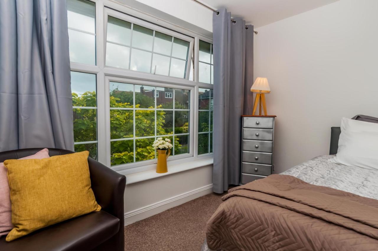 2 Bed Apartment-5 Guests - Business-Relocation-Parking - The Brighton Short Stay & Serviced Apartments Dış mekan fotoğraf